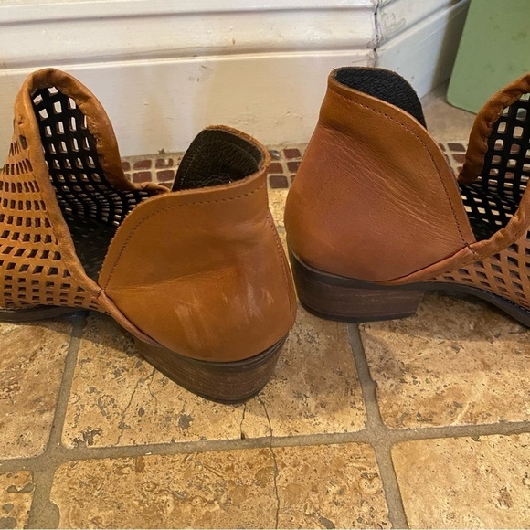 CWY Coolway Women Light Brown Leather Laser Cut Ankle Boots Size 9 - Picture 7 of 13